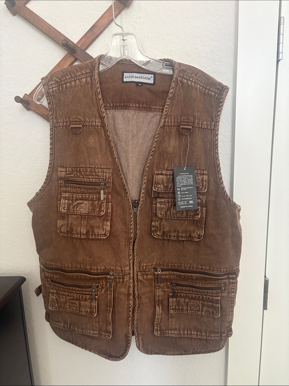 Brown Utility Vest - Men's Multi-Pocket Outdoor Vest